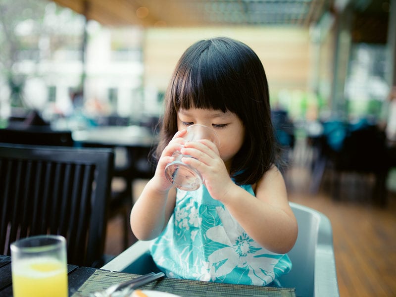 飲果汁好過飲汽水？果汁對兒童成長弊多於利