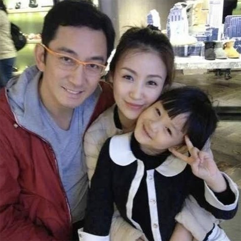 吳啟華10歲女兒近照曝光清秀可愛有爸爸風範
