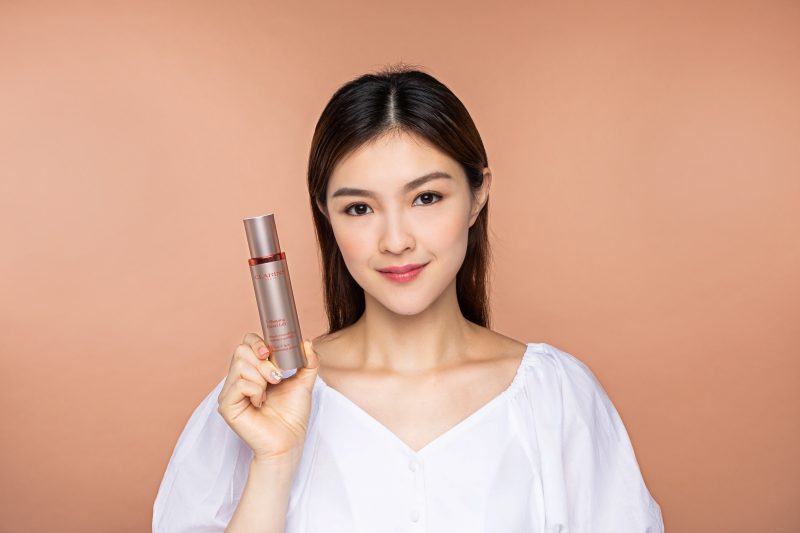 Clarins最新V輪廓緊緻精華