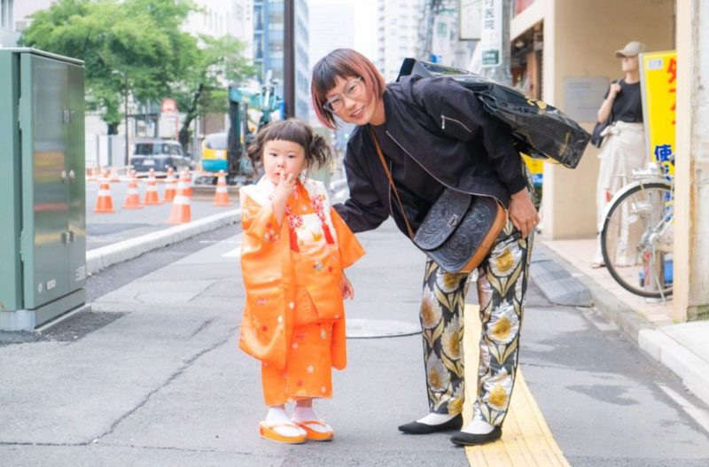 日本爸爸與女兒梳同一個髮型，為她帶來健康成長的祝願