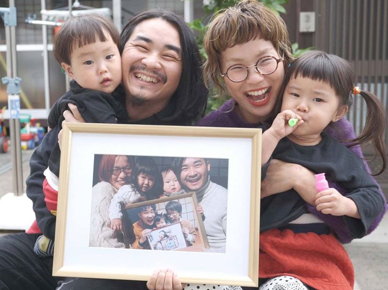日本爸爸與女兒梳同一個髮型，為她帶來健康成長的祝願