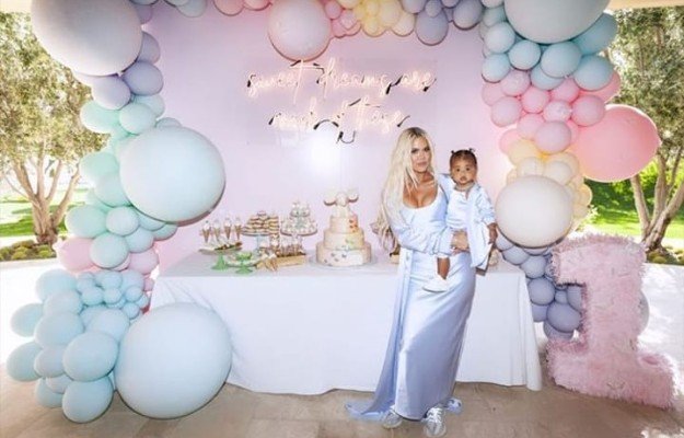 khloe-kardashian-馬卡龍色汽球