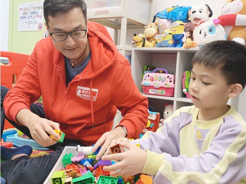 陳校長免費補習天地賣旗日義工招募