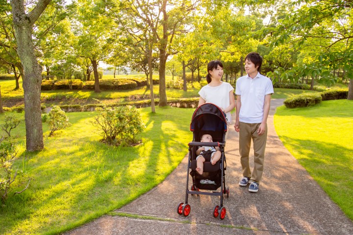 初生嬰兒外出應否戴口罩？兒科醫生指小心造成嬰兒窒息