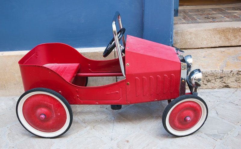 梁浸浸玩合金車卡住頭髮！5 款幼兒高危玩具要小心留神！