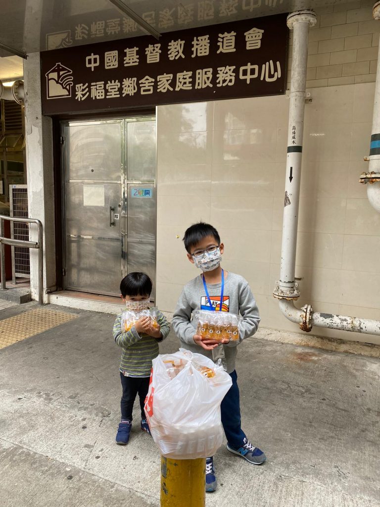 心理學家分享育兒心得：教導兒子助人為樂 製作搓手液送基層市民