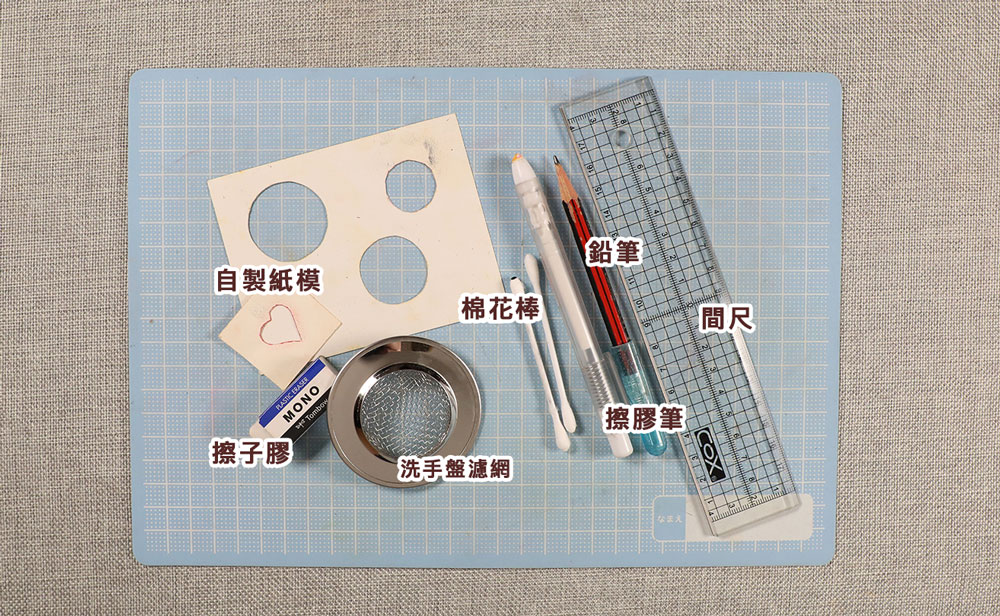 親子合作和諧粉彩畫出牽手抱抱熊
