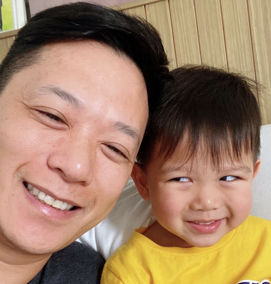 逛玩具店信守承諾齋睇唔買 胡杏兒：我以你為榮
