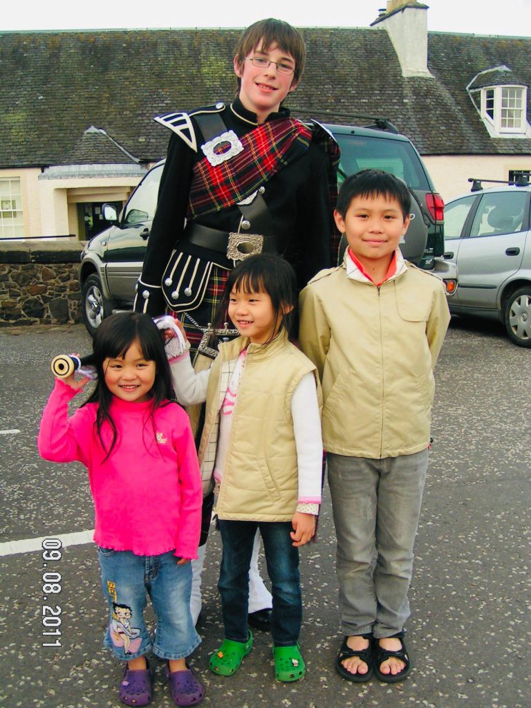 這是我們一家 2011 年在Stirling U & Edinburgh 難忘的暑假。