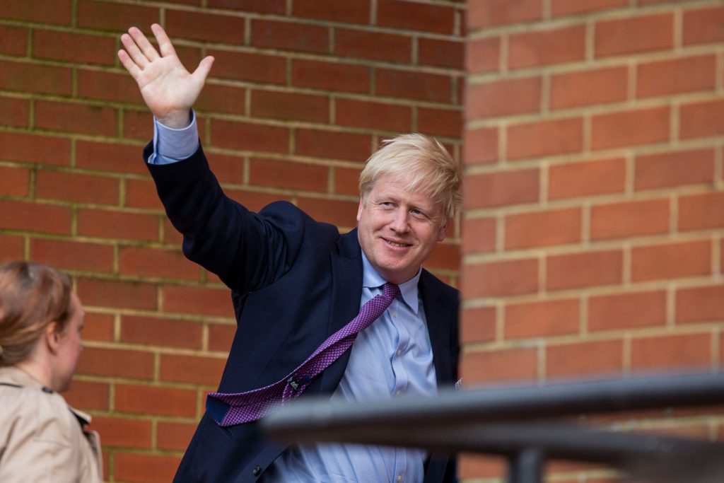8歲小朋友擔心疫情影響派禮物Boris Johnson幫手打電話問聖誕老人