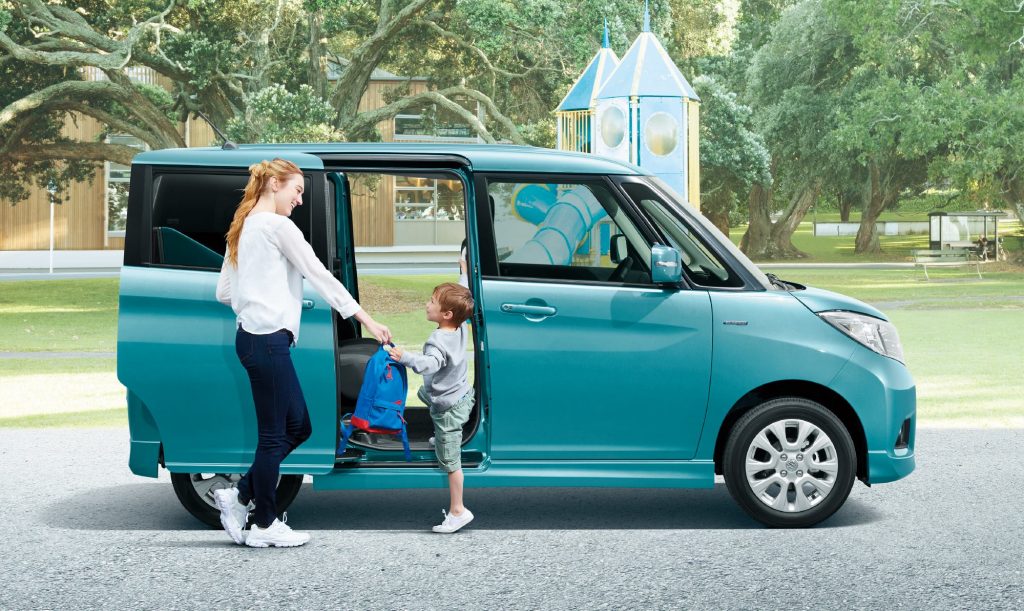 Suzuki Solio Mild Hybrid 有同級獨有雙電趟門，無論載人載物去邊都輕鬆自如！
