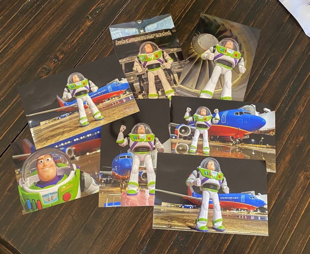 美國小朋友搭飛機漏低巴斯光年 好心哥哥花心思物歸原主充滿愛