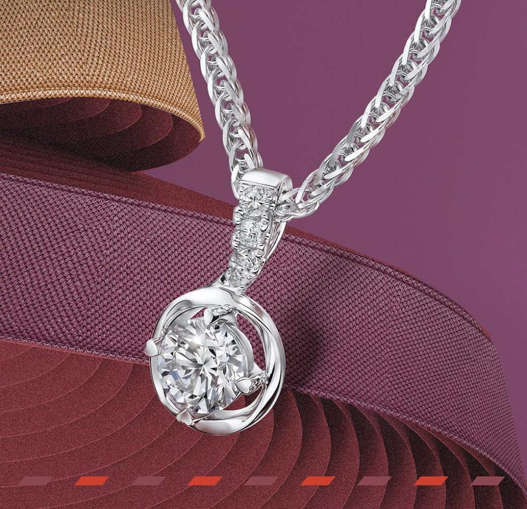 周大福18K 白色黃金美鑽吊墜 (不包括項鍊)