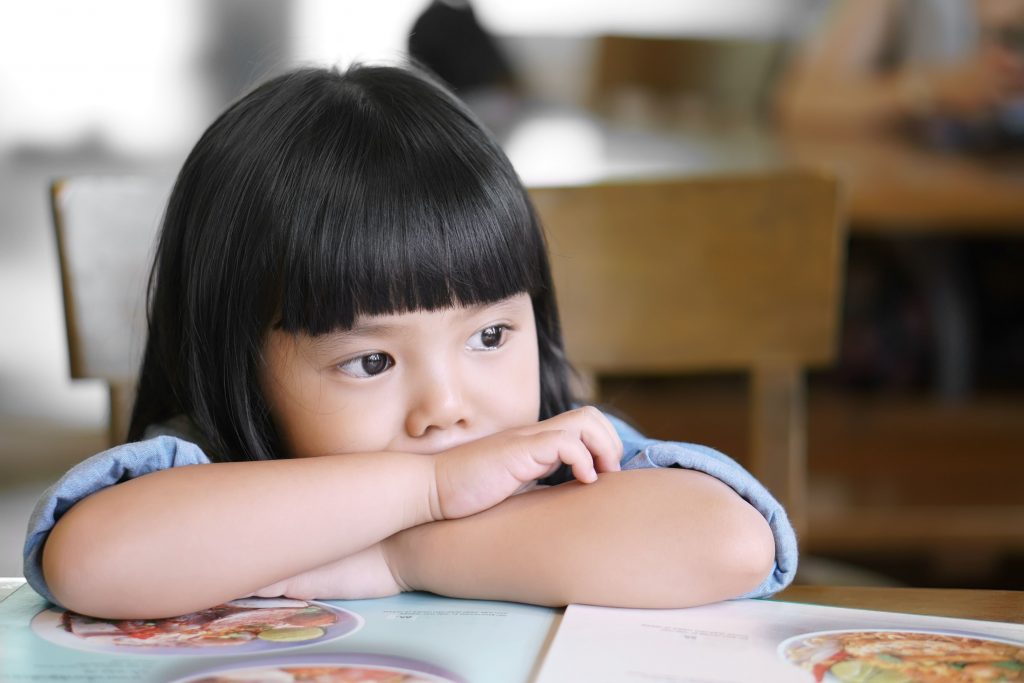 弘立書院14歲女生疑遭同學拉入廁所性侵！ 3個方法教你保護孩子免受傷害