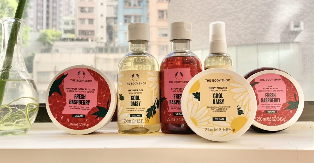 The Body Shop亦於今年推出標榜純素，熱情果香「野莓系列」及 沁涼花香「雛菊系列」