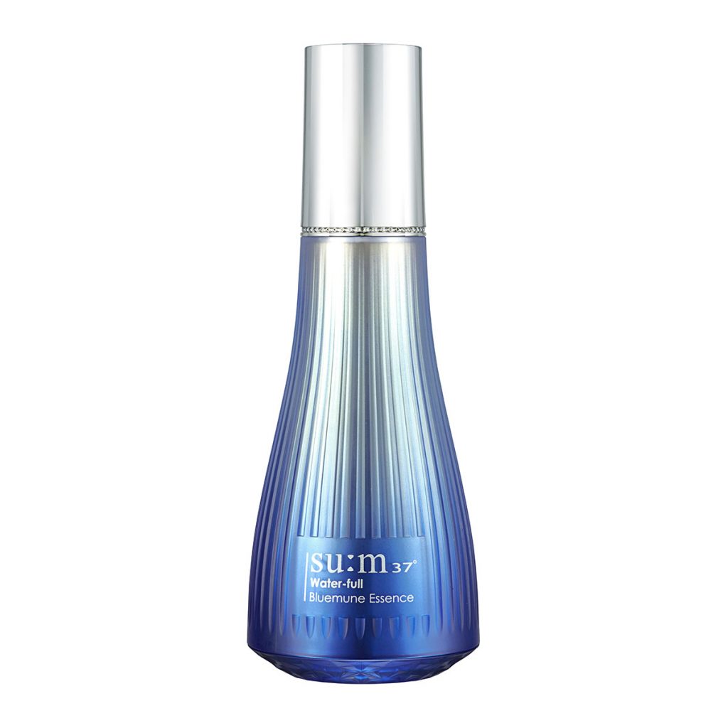 //su:m37°Water-full Bluemune Essence(HK$790/50ml)//加入全新專利成分，與韓國國立水產科學院共同研發；來自海洋力量的自然發酵乳酸菌成分-Bluemune，提升肌膚免疫力，穩定紊亂的肌膚狀況，提升肌膚自我修復的抗炎力量，無懼環境挑戰引起的刺激。