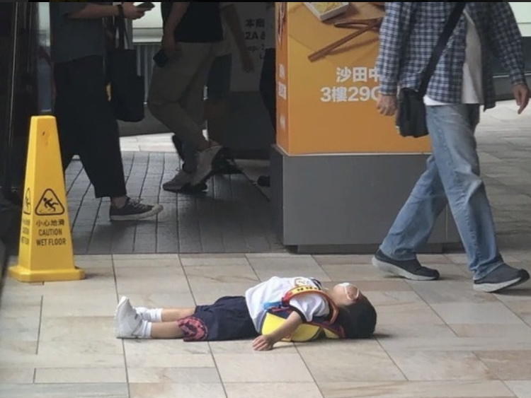 小朋友大庭廣眾瞓街大叫好難教，點算好？｜資深行為治療師Tiffany