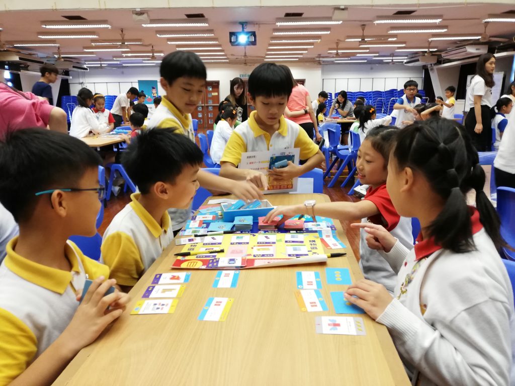 基華小學舉辦理財大使培訓課程，小朋友化身大使將理財知識傳授給其他同學。