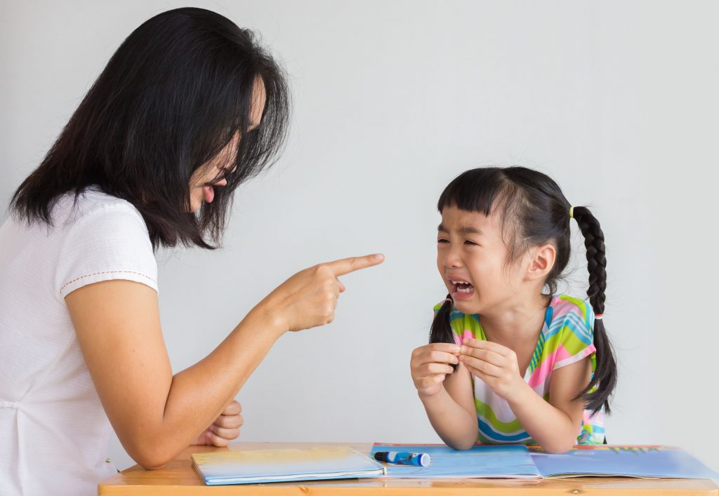 父母成日鬧仔女影響親子關係！4招教你情緒管理