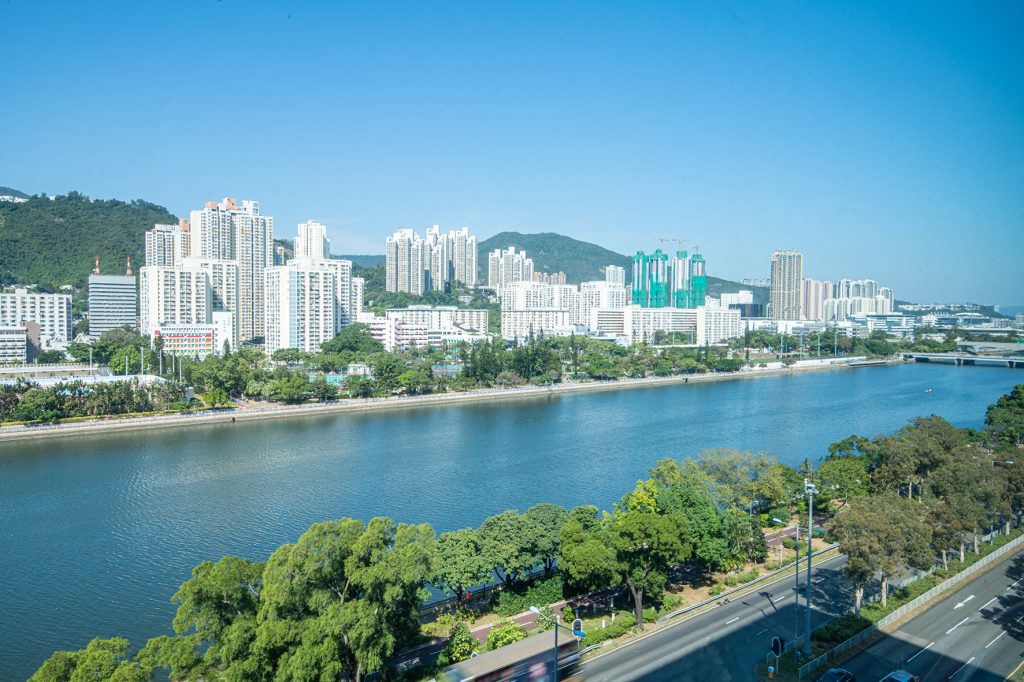 麗豪酒店月子樓層遠眺優美城門河景觀，放心讓媽媽安心靜養。