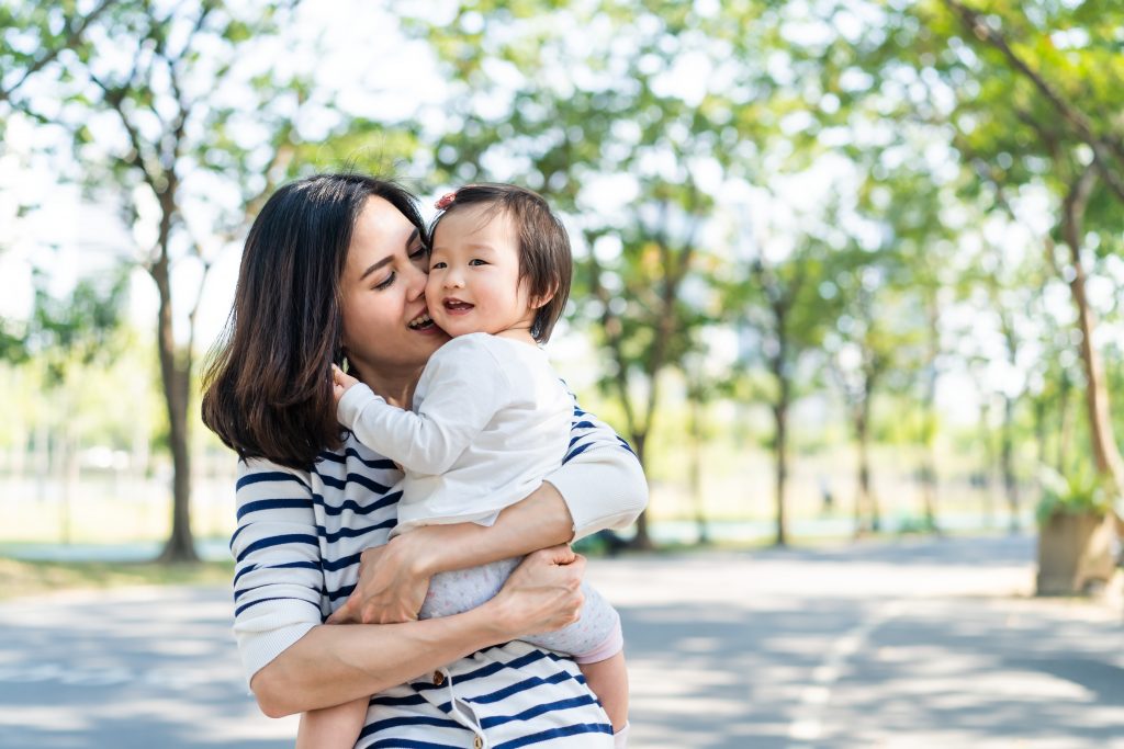 媽媽心聲｜單親媽媽帶着年初女兒決心移民：「窮得只剩下勇氣。」
