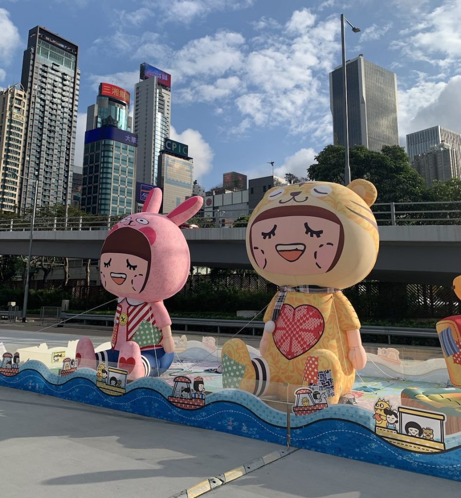 海濱公園｜梁諾妍孖愛犬與囡囡海邊放電、陳山聰父子坐艇仔遊維港