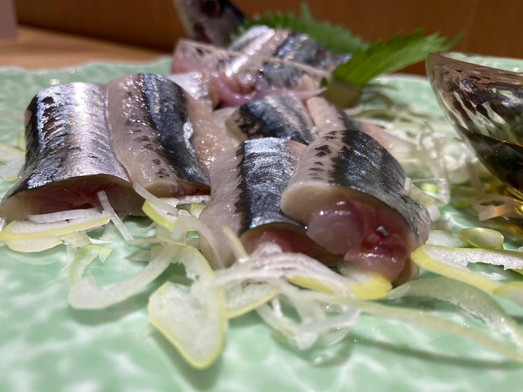 深水埗Omakase｜父母要求幫細路煮熟魚生即製麵豉湯撈飯！網友見證廚師法辦4大屈辱