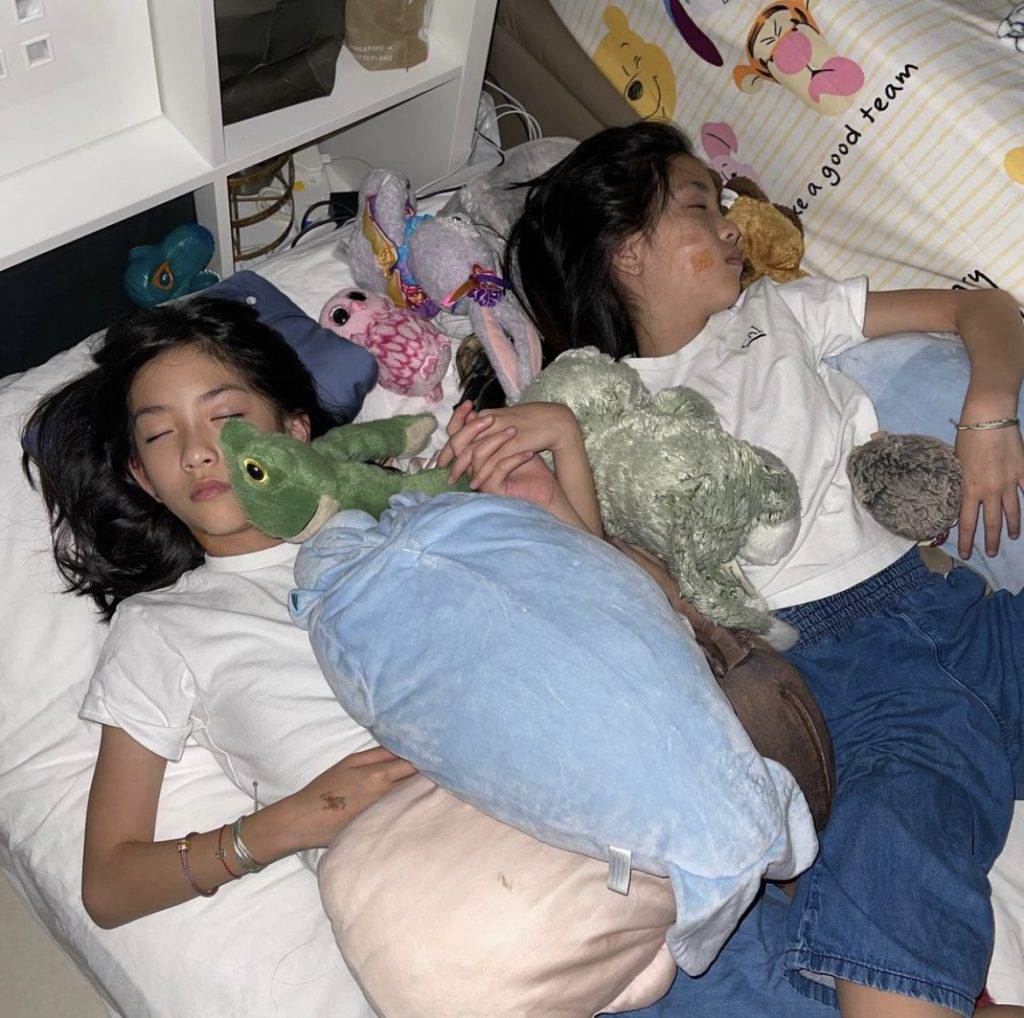 11歲網紅孖女房間裝攝錄機媽媽被轟侵犯私隱