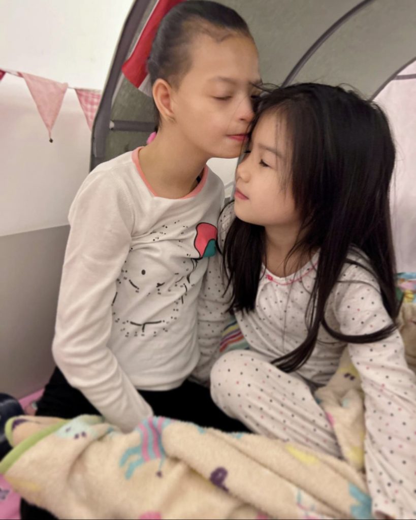 細女Michela照顧患罕見病家姐