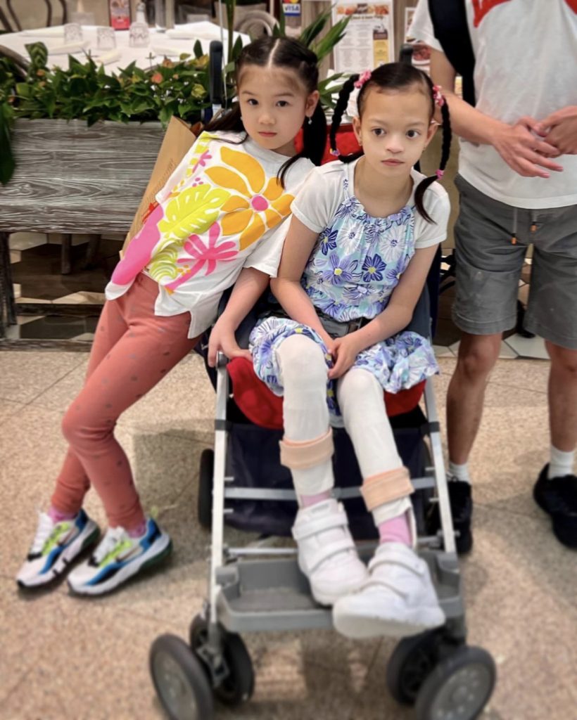 細女Michela照顧患罕見病家姐