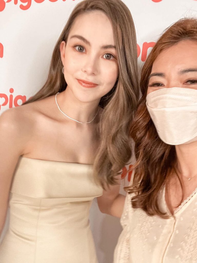 本身是媽媽 KOL 的 Sydney 出席品牌活動與昆凌打卡，當晚同老公就「順利中獎」！（圖片來源：林叨囝仔 The Lins' Kids @ facebook）