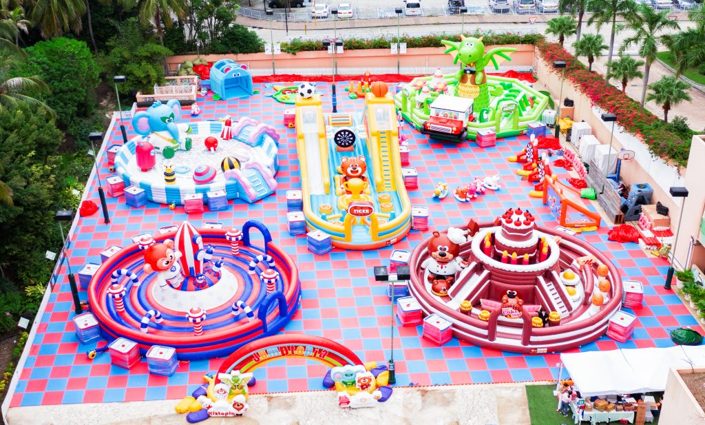 Jumptopia 香港首個期間限定充氣城堡嘉年華「Holiday Village度假樂園」