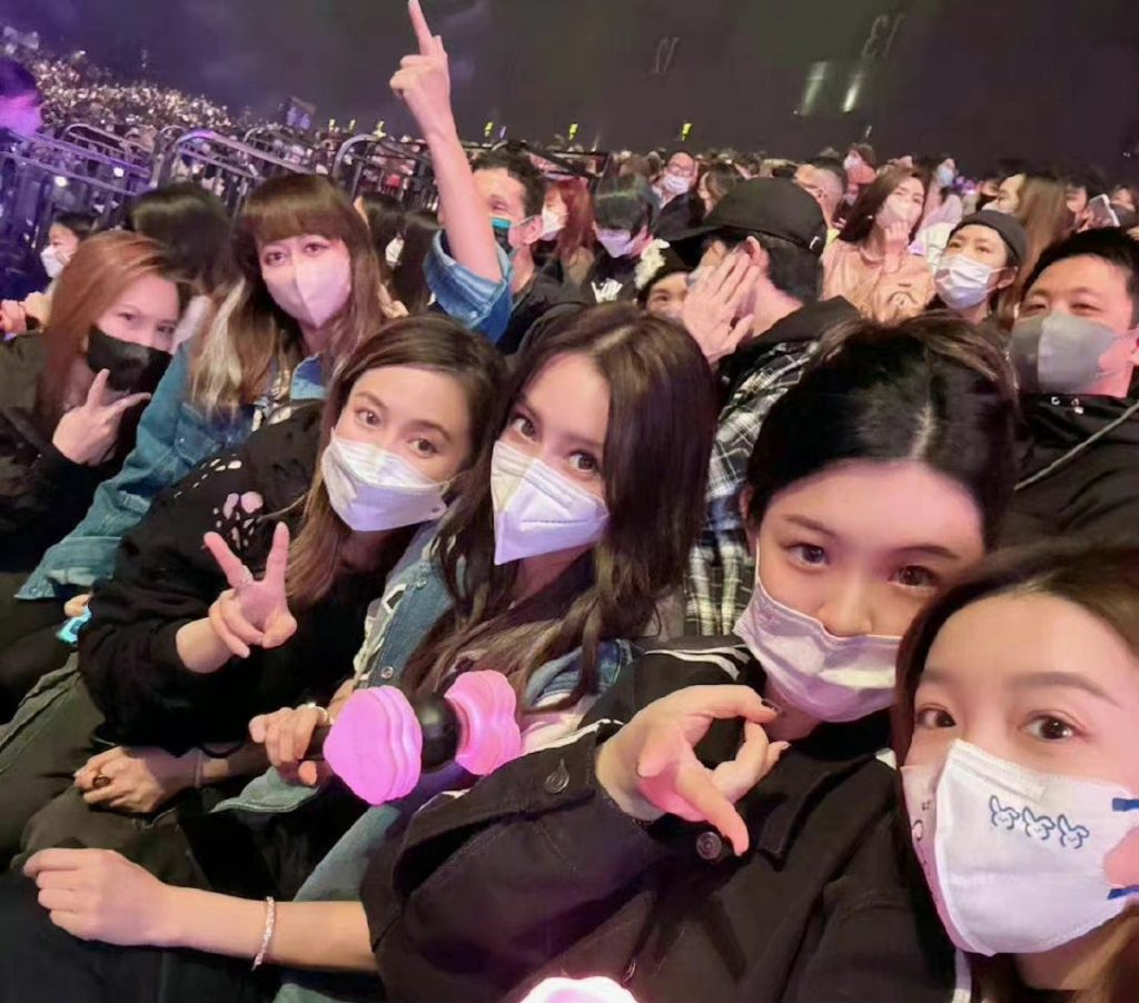 Angelababy 返港 BLACKPINK 掃街