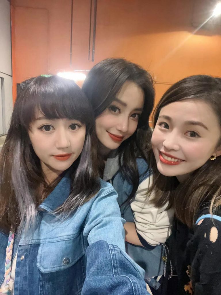 Angelababy 返港 BLACKPINK 掃街