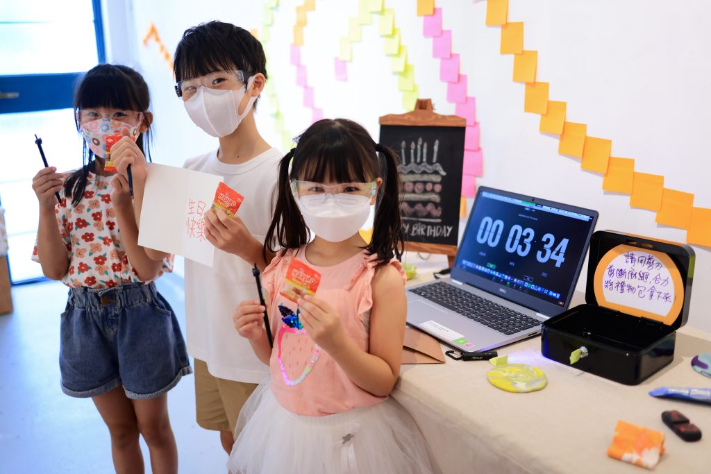 「誰偷走了禮物_」密室逃脫遊戲