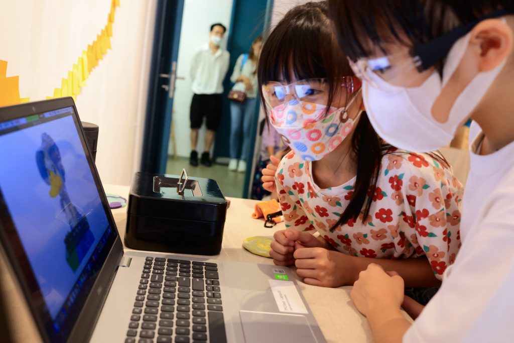 「誰偷走了禮物_」密室逃脫遊戲