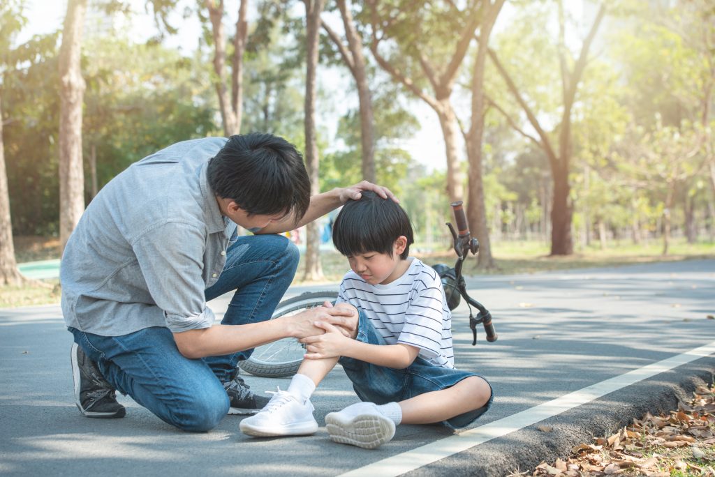 若小朋友經常?到,家長亦需留意觀察小朋友有沒有扁平足問題,及早接受治療。
