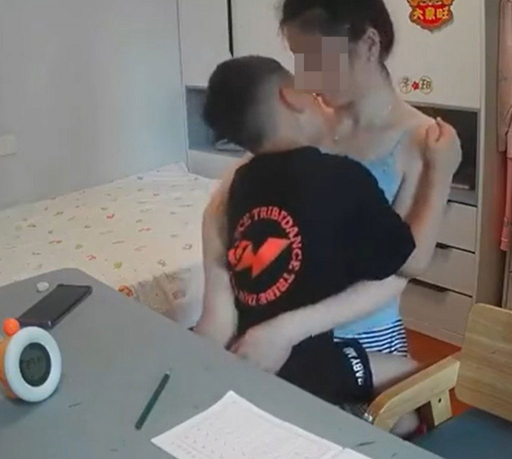 年輕媽媽 教養 互動親暱 網絡熱話