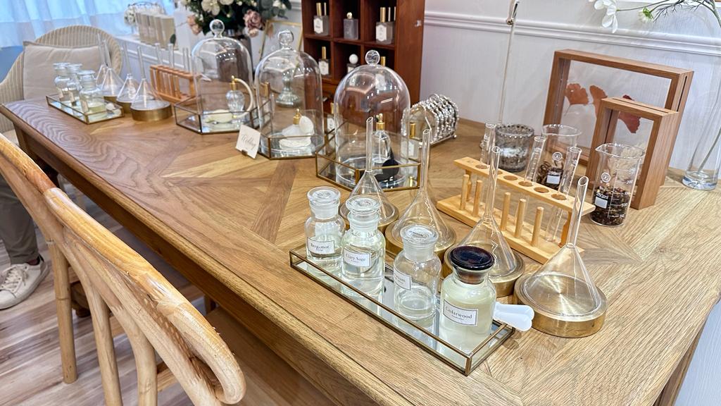 SOVOS Aromatherapy 為客人調製獨一無二的專屬香味。