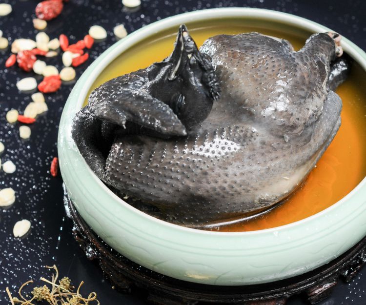 示意圖：田七烏雞湯
