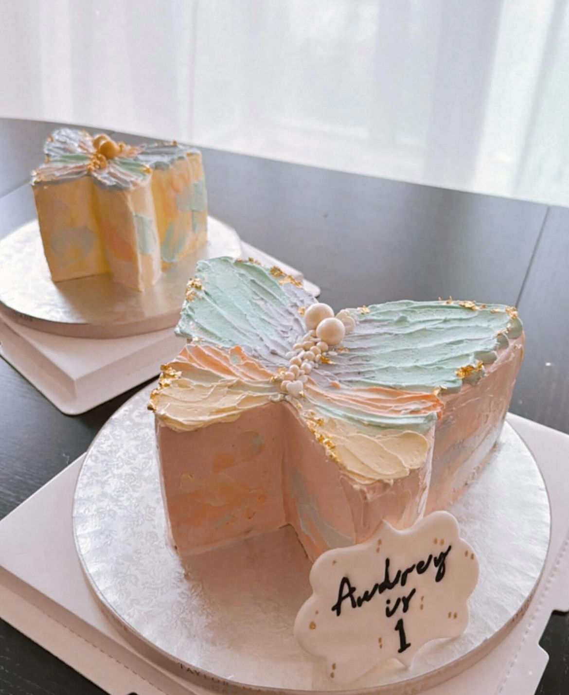 幻彩蝴蝶蛋糕造型超夢幻！（圖片來源：IG@abgailaudreychan）