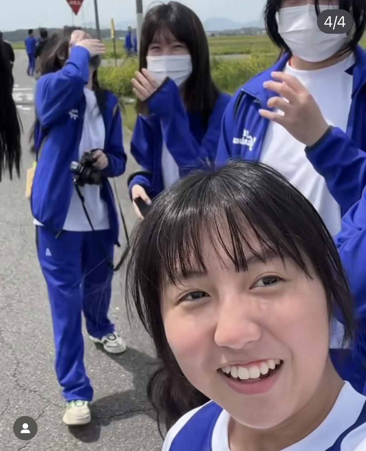 Celine楊鎧凝與同學一起參加學校旅行。（圖片來源：IG@hoi_ying_yeung_celine）