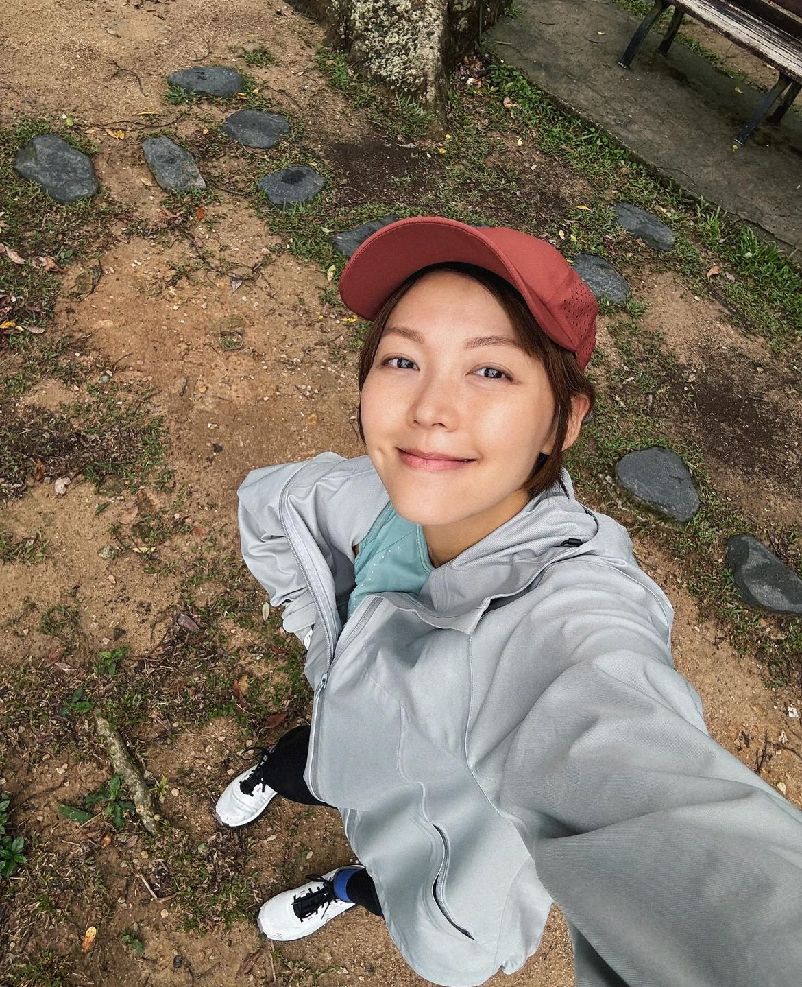 梁諾妍分享坐月6個星期後，近日開始「回歸大自然」，嘗試行山做運動。(圖片來源：IG@inez_leong)