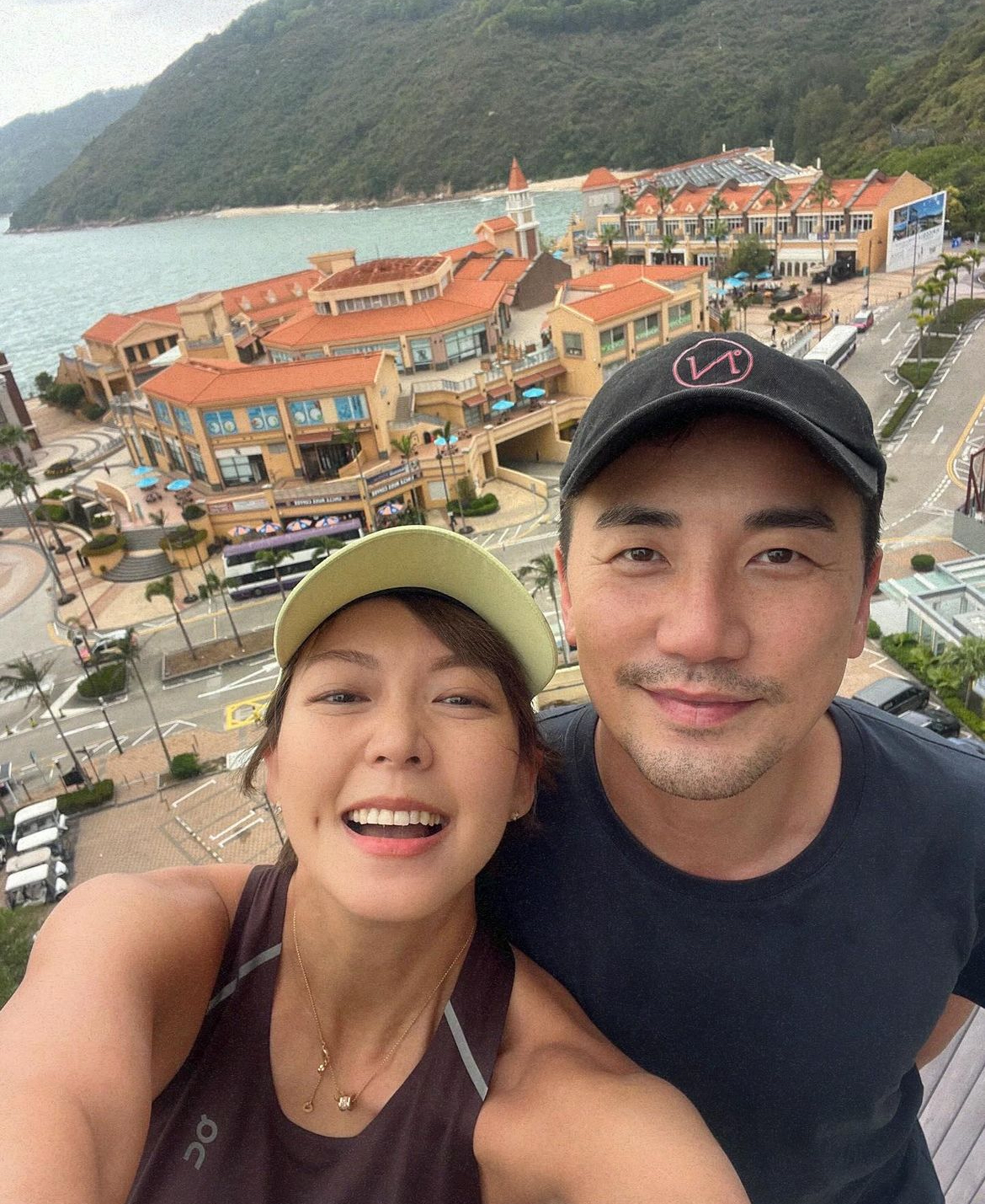 孕期與老公洪永城邊運動邊拍拖。(圖片來源：IG@inez_leong)