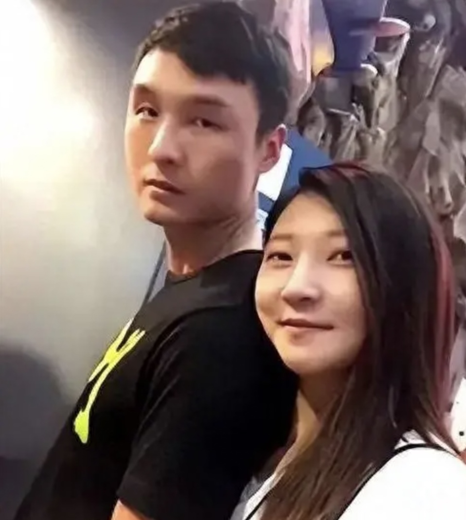 王暖暖與丈夫俞曉冬恩愛閃婚，後來卻發現自己遇人不淑，遺憾終生。（網上圖片）