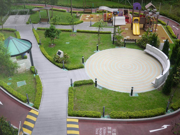 青衣東北公園內亦有兒童遊樂設施。