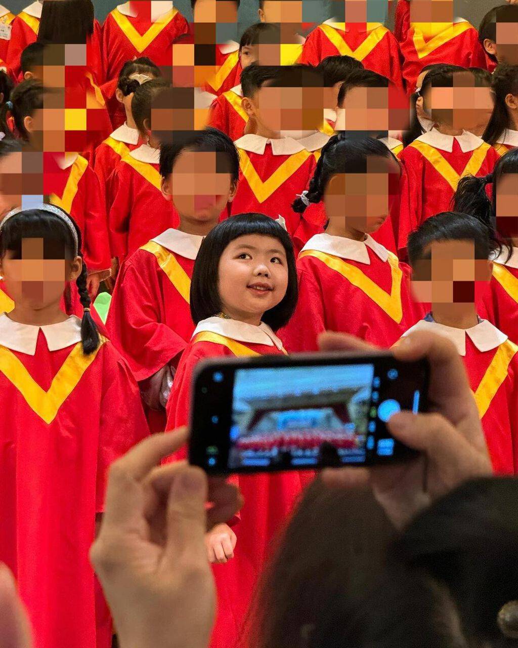 人氣十足的星二代李元元小學畢業了！（圖片來源：IG@lucy.is.good）