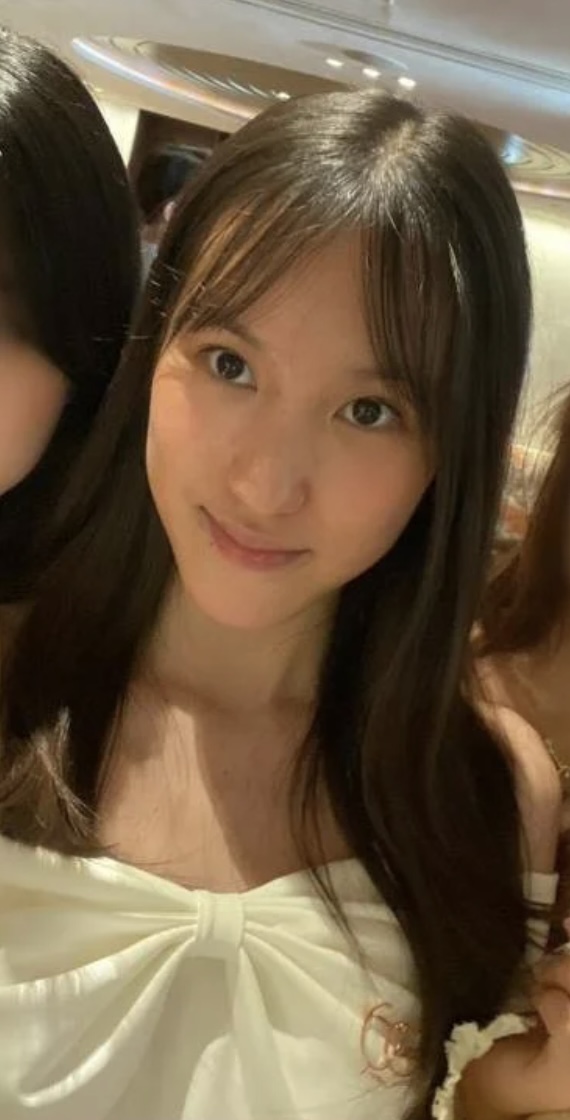 林天若淡妝更顯高貴優雅。（圖片來源：IG@khy_official）
