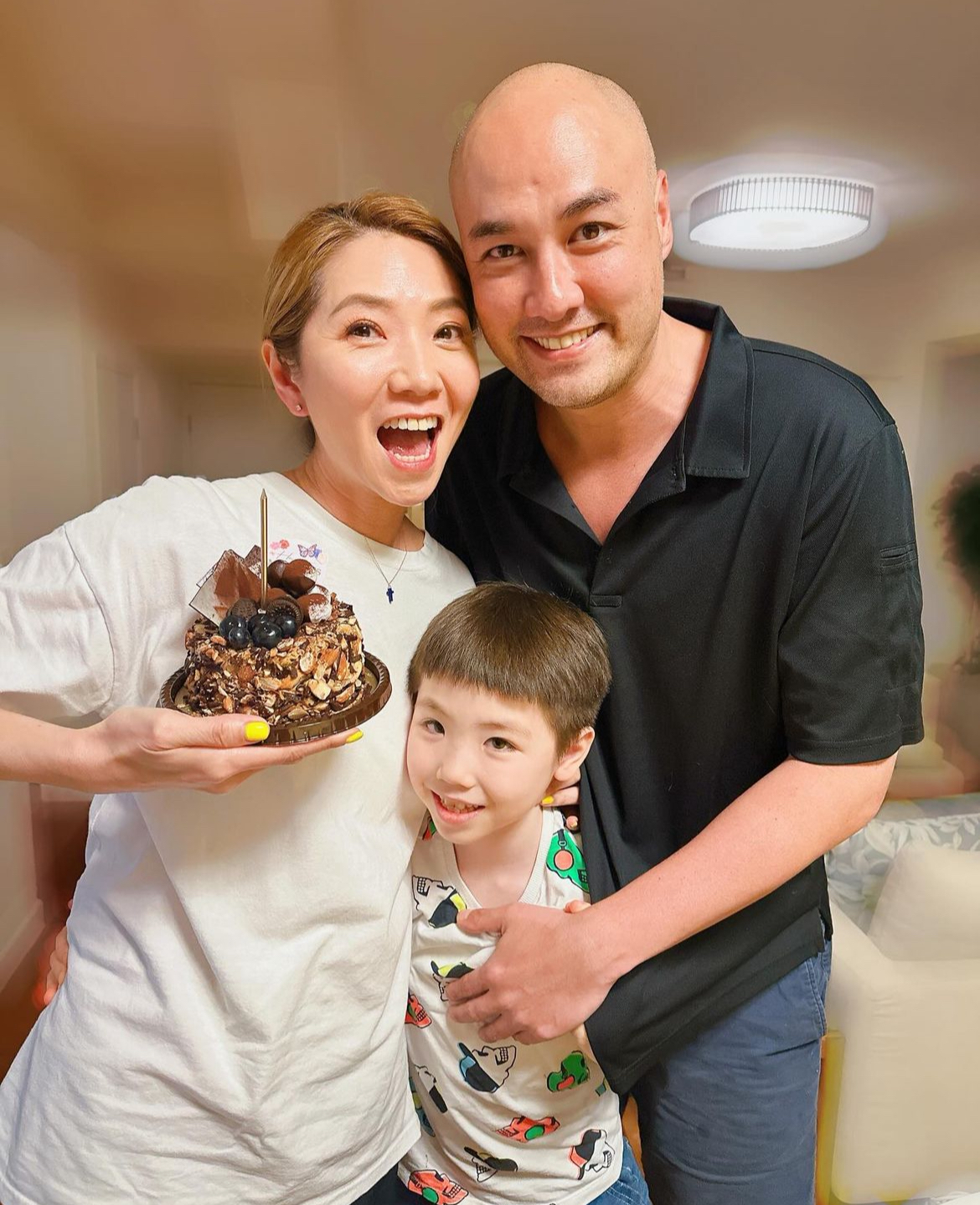 車婉婉與外籍老公Jonathon David Quinlan結婚11年，育有7歲兒子「BBQ」。（圖片來源：Intagram@chenyuenyuen1228）