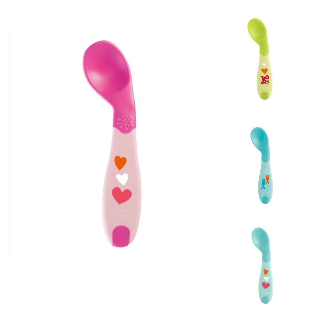 chicco 8個月BB適用彎彎湯匙餐具，彎彎湯匙設計方便BB進食，要注意此湯匙為一般BB設計，左撇子BB並不適用。
